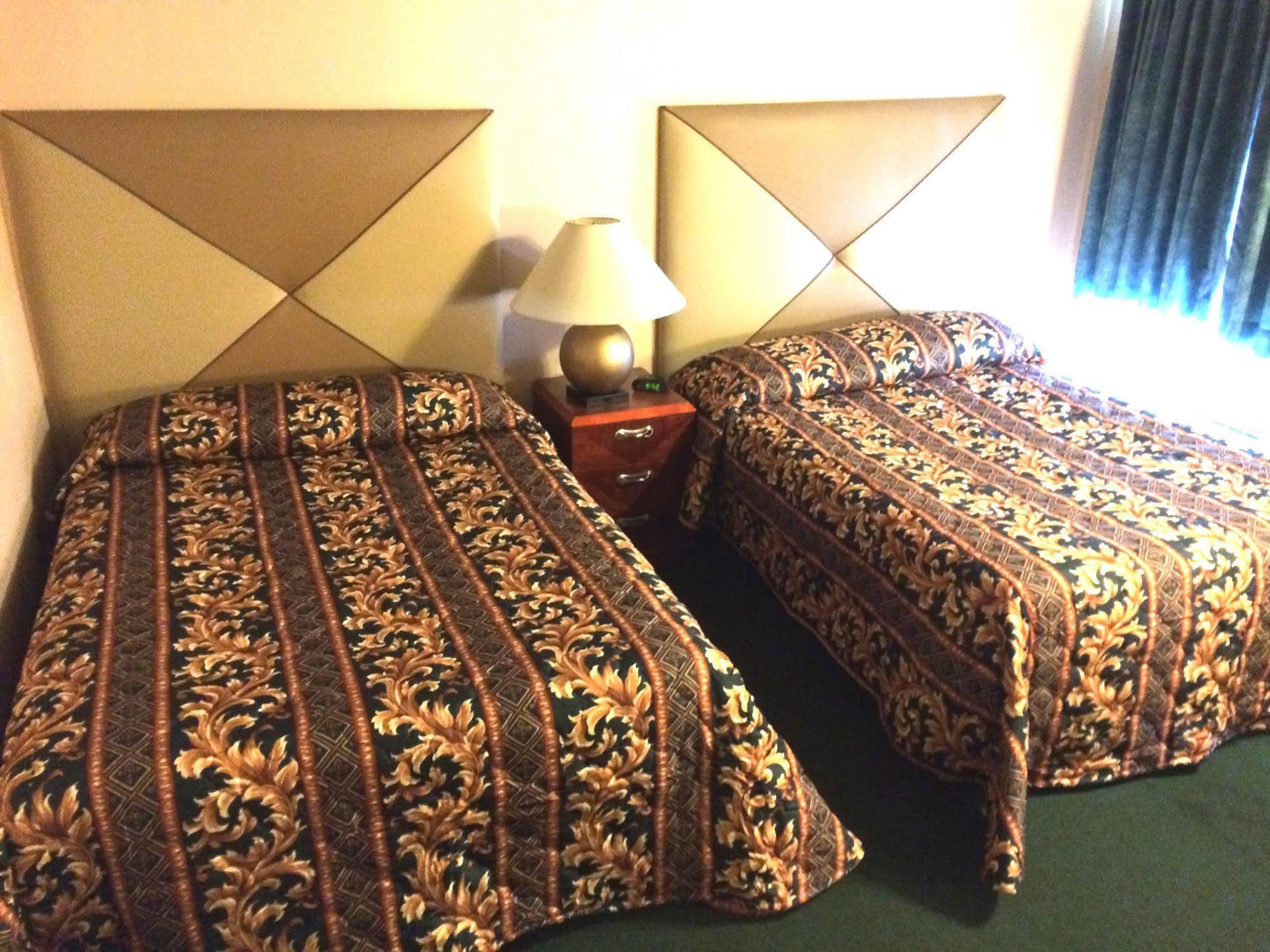 Motel Montreal Озеро Джордж Экстерьер фото